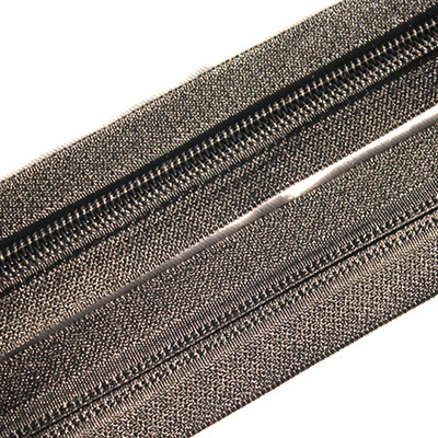 沈陽沈河區(qū)華陽達(dá)服裝輔料批發(fā)部 多色拉鏈直銷，價(jià)格優(yōu)惠，品質(zhì)可靠